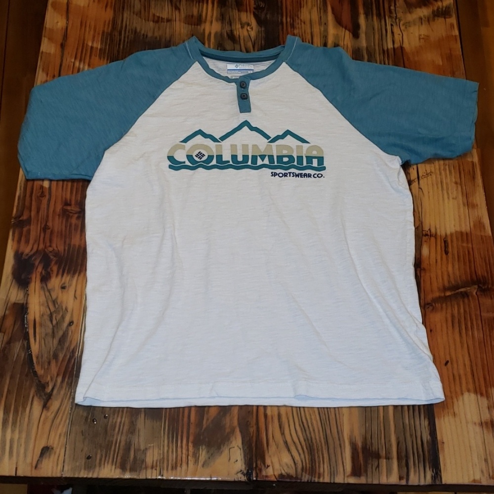 Columbia Shirt. Men's Size M. In EUC.